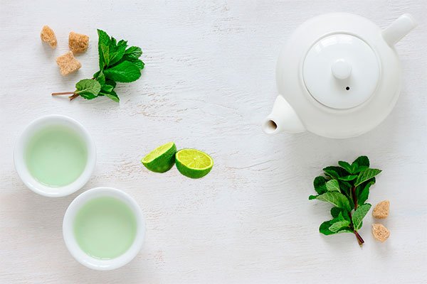 3 sorprendentes beneficios del té verde con limón