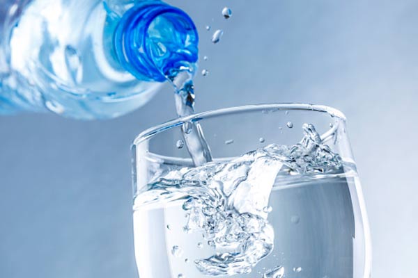 agua-alcalina-beneficios-y-contraindicaciones